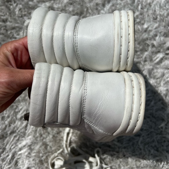 CHANEL ANKLE SNEAKERS - Picture 7 of 10